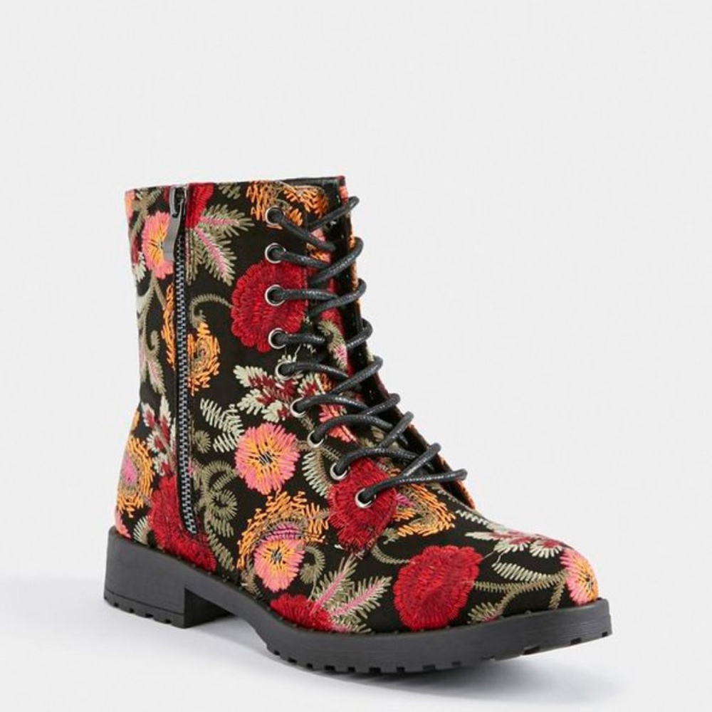Brand New Winter Embroidery Lace-up Flat Boot